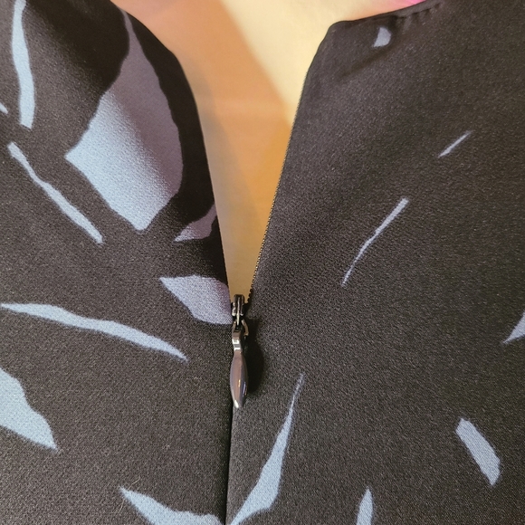 Ann Taylor navy blue & blue floral print woven fit and flare midi dress Size 6 - Picture 5 of 10